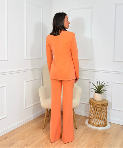Tailleur sartoriale con giacca scollata e pantaloni a zampa Cristina Effe Arancione