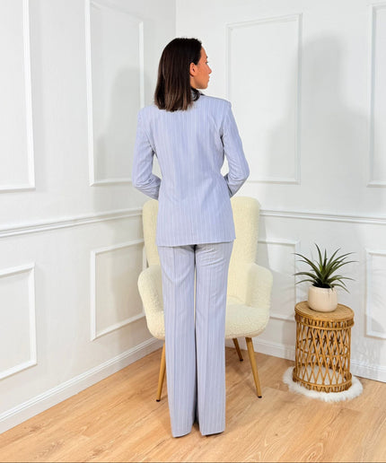 Tailleur sartoriale con giacca scollata e pantaloni a zampa Cristina Effe Grigio gessato