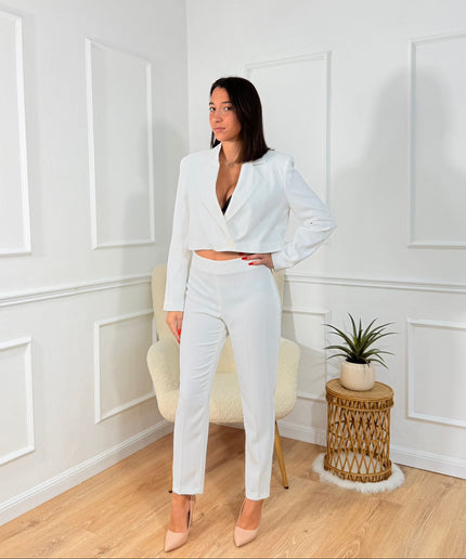 Tailleur corto con giacca cropped e pantaloni a vita alta Tona Risci