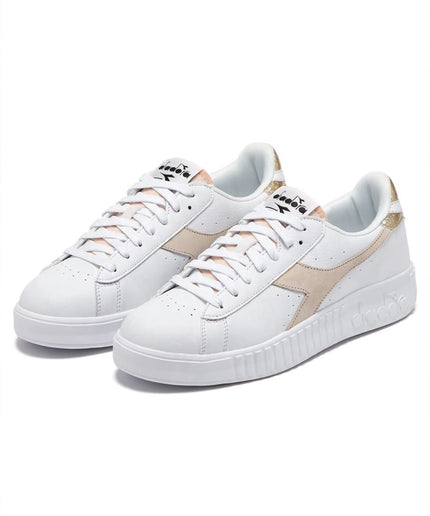 Sneakers Diadora bianche con dettagli dorati iridescenti