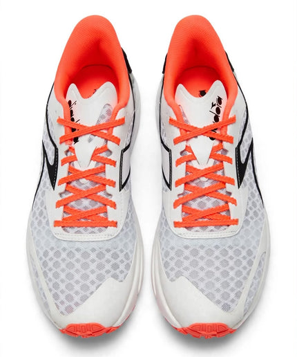 Scarpe running Diadora bianche e grigie con dettagli arancio