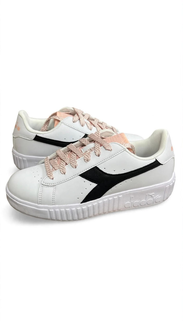 Sneakers Diadora bianche con dettagli neri e rosa