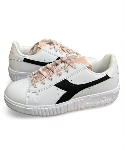 Sneakers Diadora bianche con dettagli neri e rosa