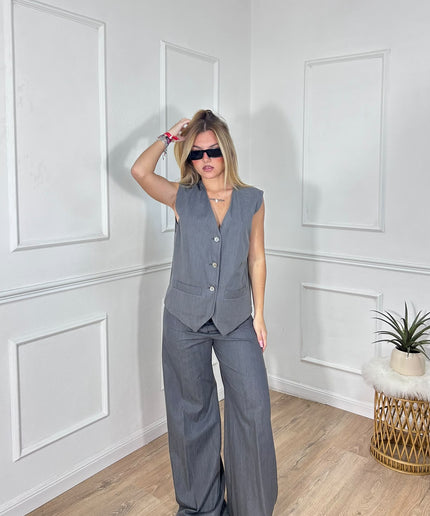 Completo grigio con gilet e pantaloni palazzo Fusione