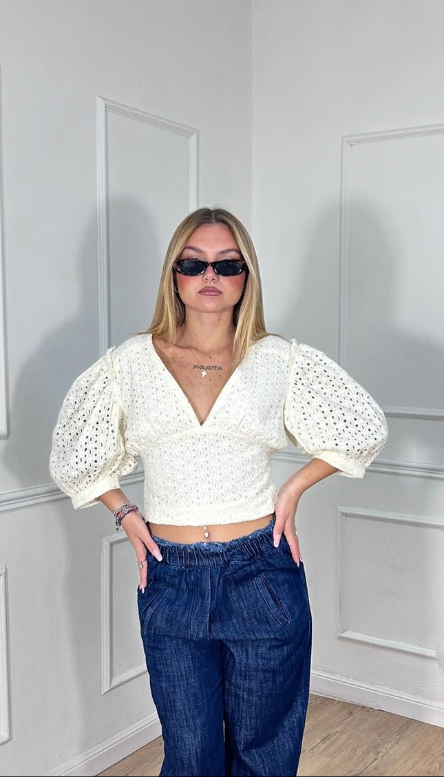 Maglia avorio con scollo a V e maniche a sbuffo traforate Toy G