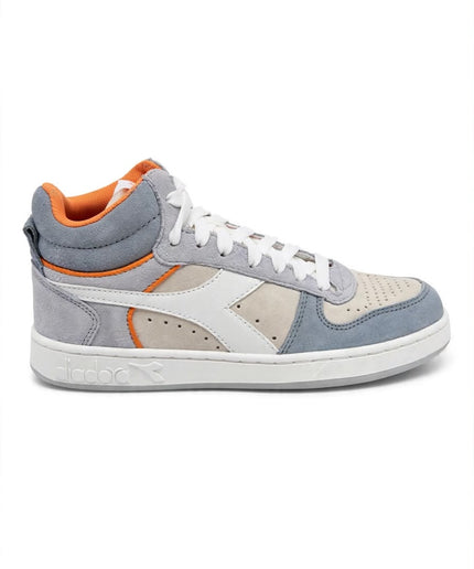 Sneakers alte Diadora bianche e grigie con dettagli arancio