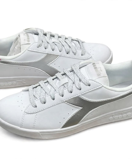 Sneakers Diadora bianche con dettagli argento e fucsia