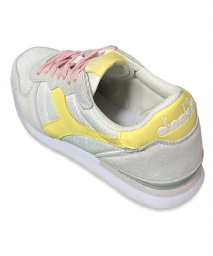 Sneakers Diadora grigie con dettagli gialli e lacci rosa