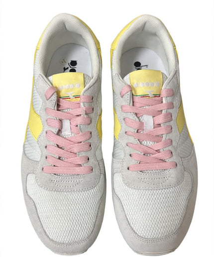 Sneakers Diadora grigie con dettagli gialli e lacci rosa