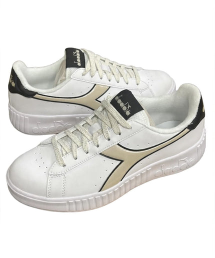 Sneakers Diadora bianche con dettagli beige e neri