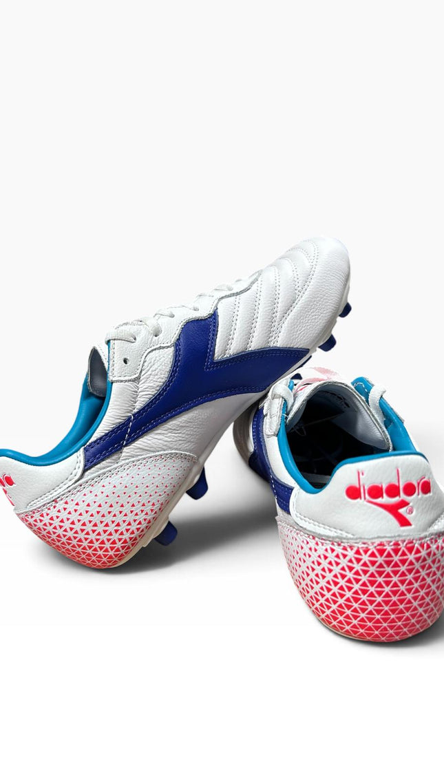 Scarpe da calcio Diadora bianche con dettagli blu