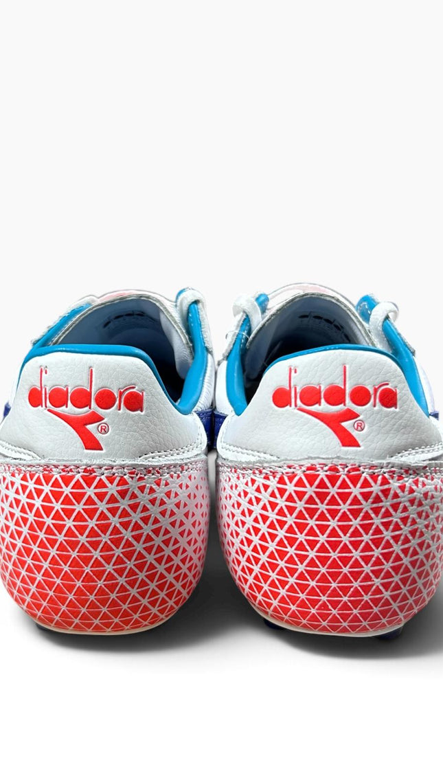 Scarpe da calcio Diadora bianche con dettagli blu