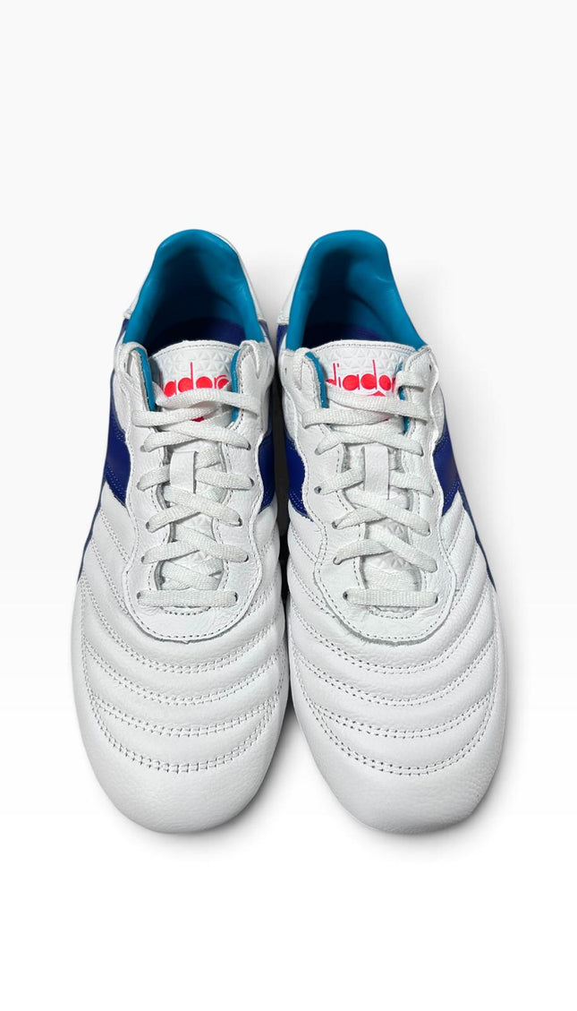 Scarpe da calcio Diadora bianche con dettagli blu