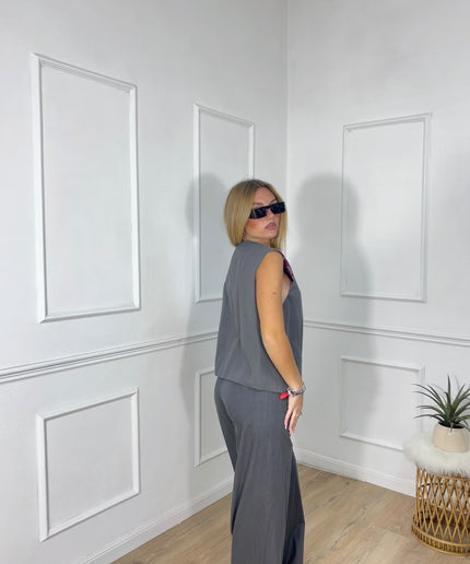 Completo grigio con gilet e pantaloni palazzo Fusione