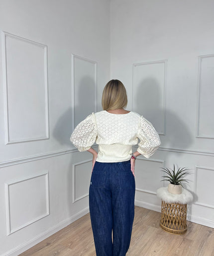 Maglia avorio con scollo a V e maniche a sbuffo traforate Toy G