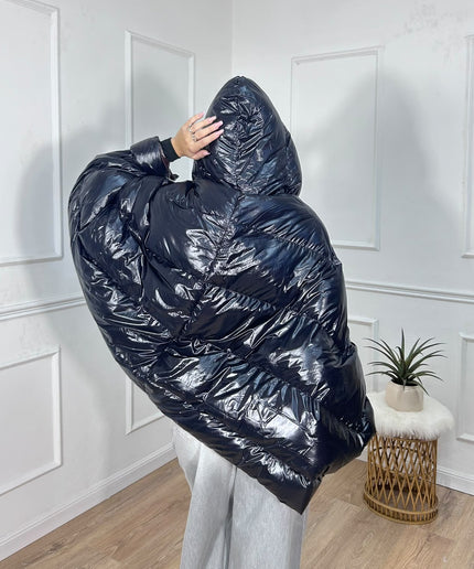 Giubbino nero lucido oversize con cappuccio Vicolo